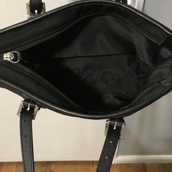 Coach purse. - Picture 3 of 4